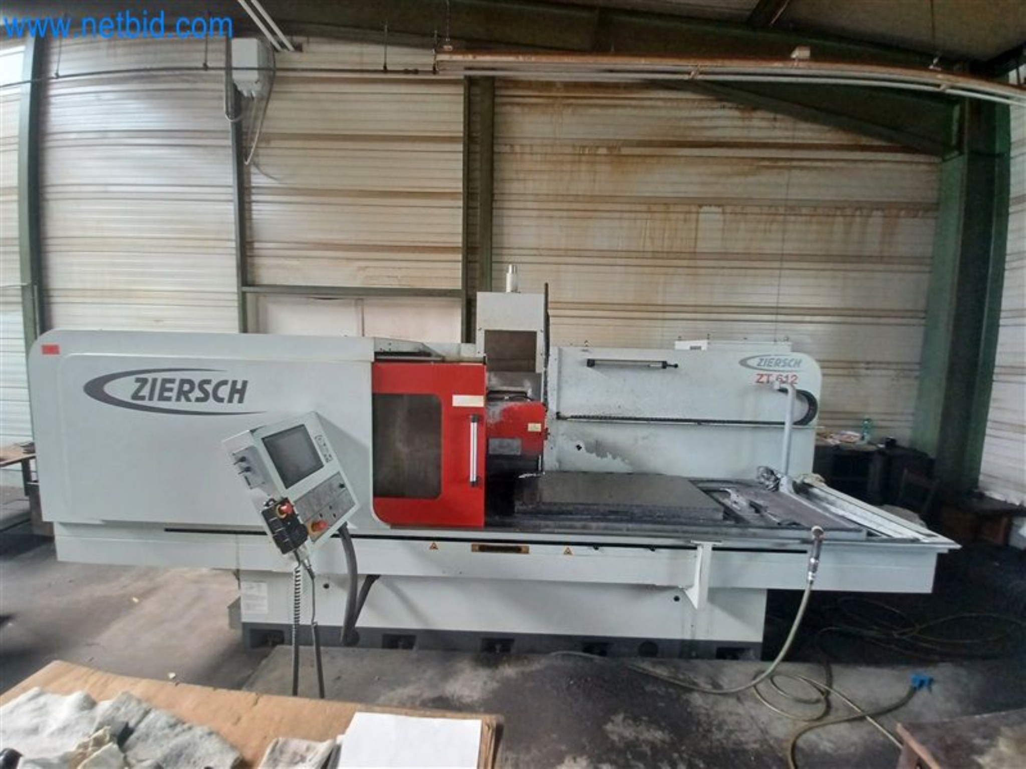 Máquinas para trabalhar metais: incluindo centros de maquinagem com acessórios-1