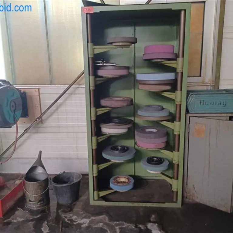 Tool cabinet