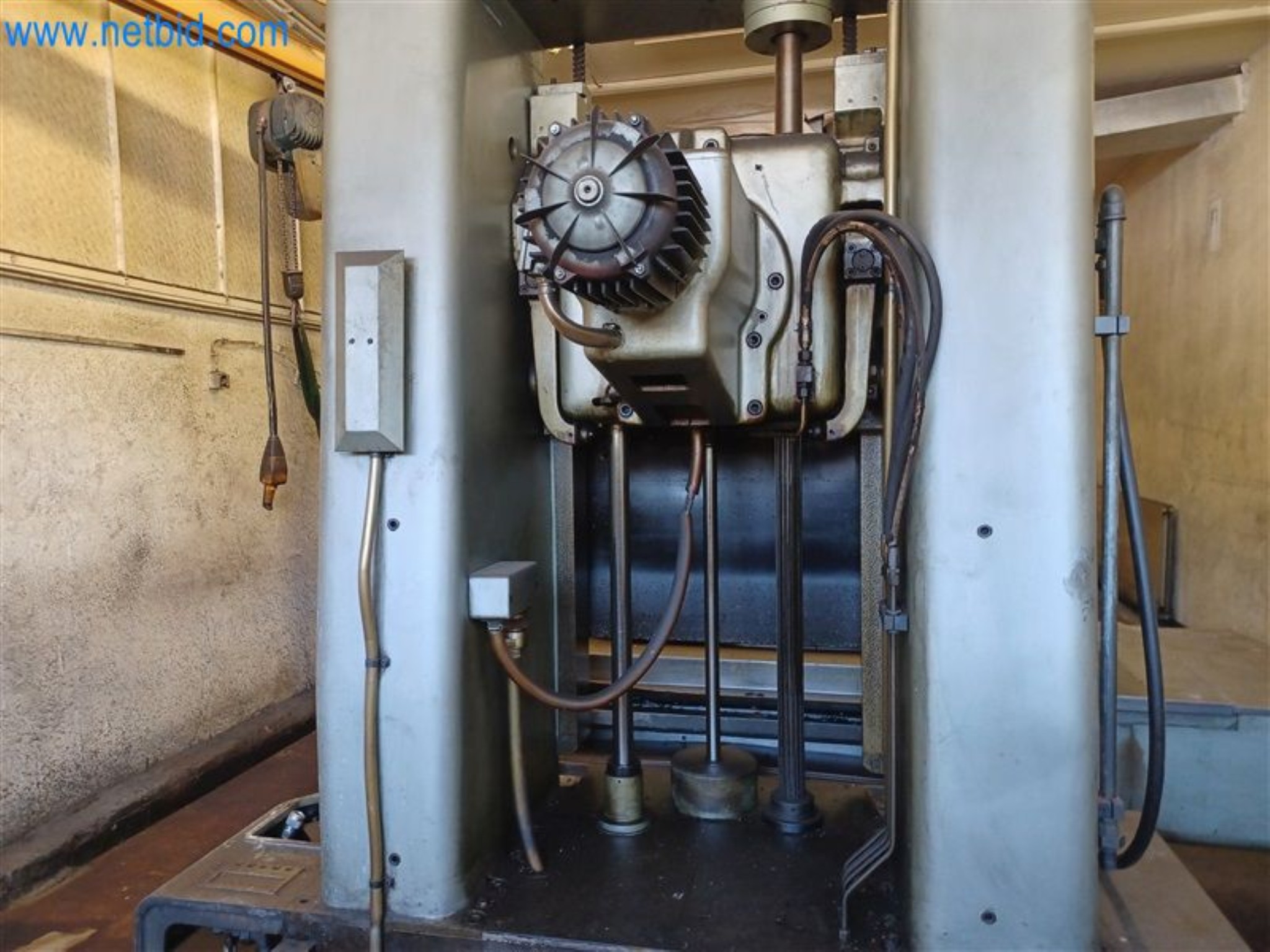 Máquinas para trabajar los metales: incluidos los centros de mecanizado con accesorios-15