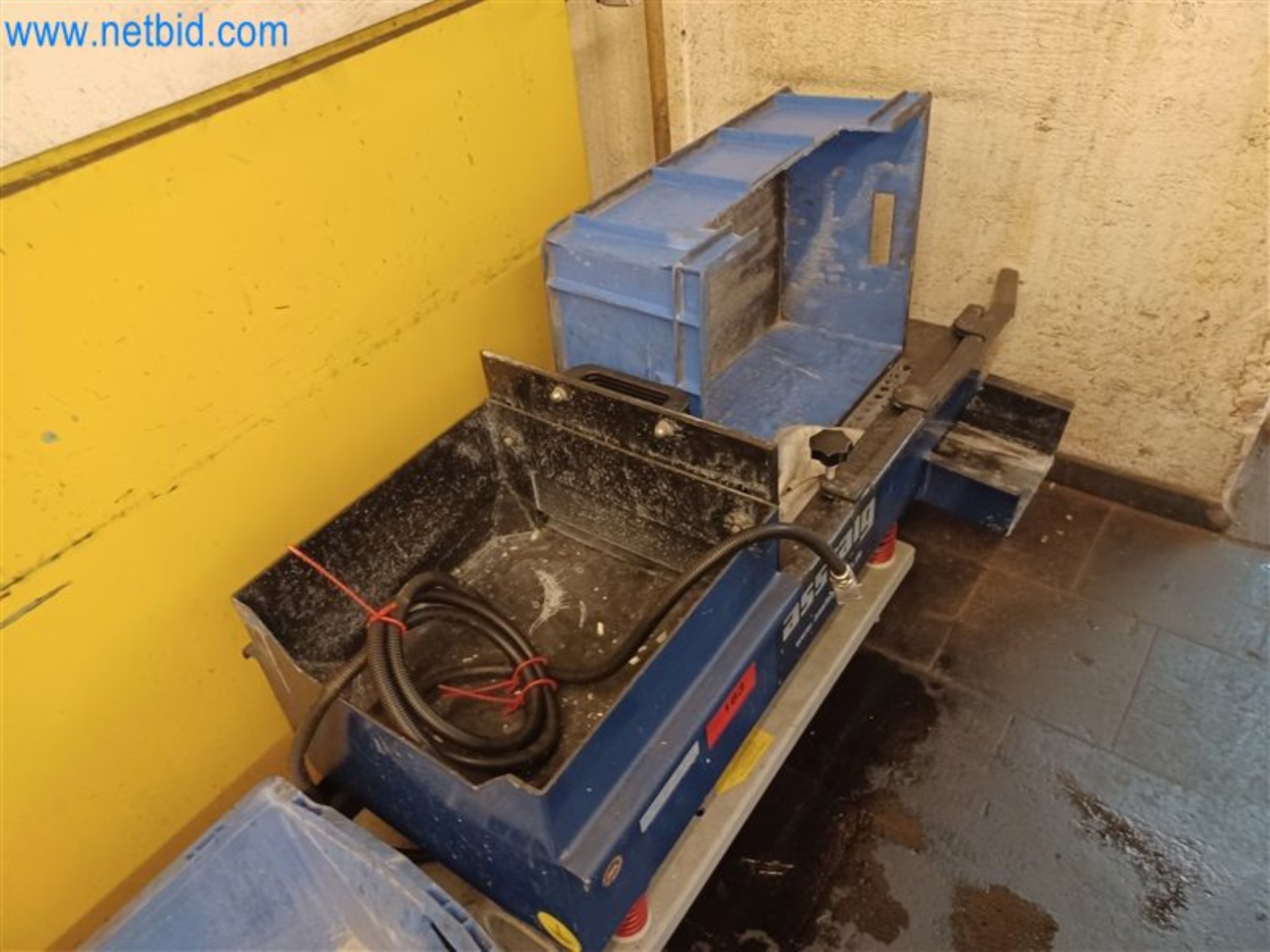 Machines pour le travail du métal : entre autres, centres d'usinage avec accessoires-6