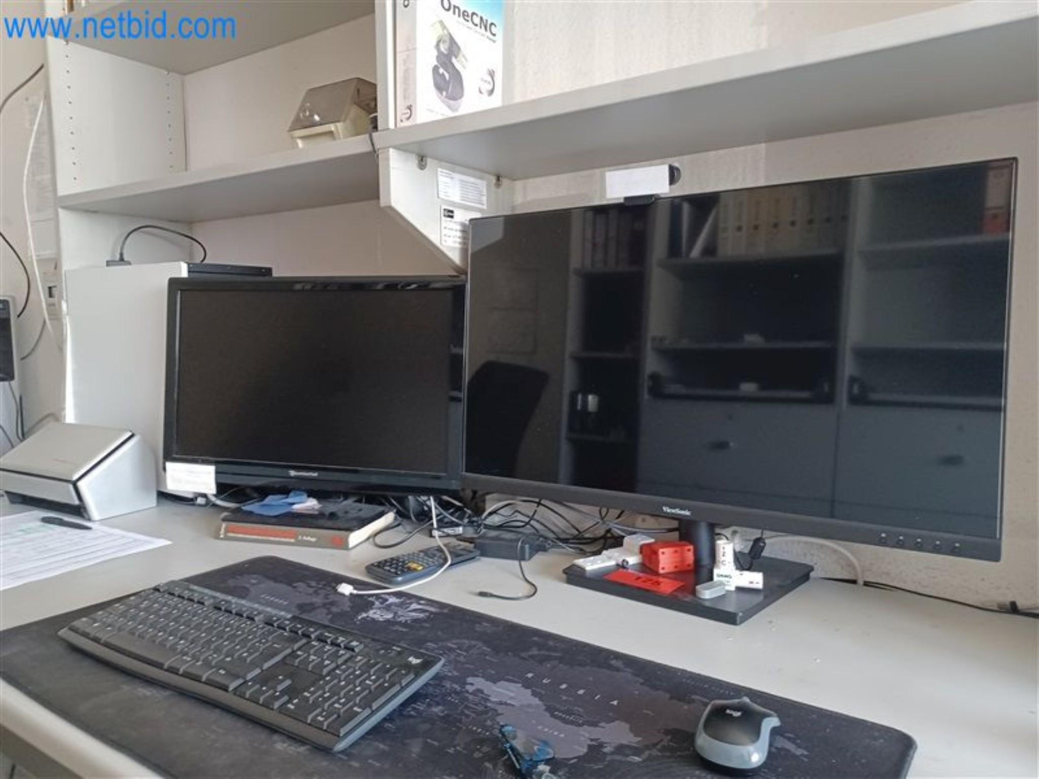 Machines pour le travail du métal : entre autres, centres d'usinage avec accessoires-1