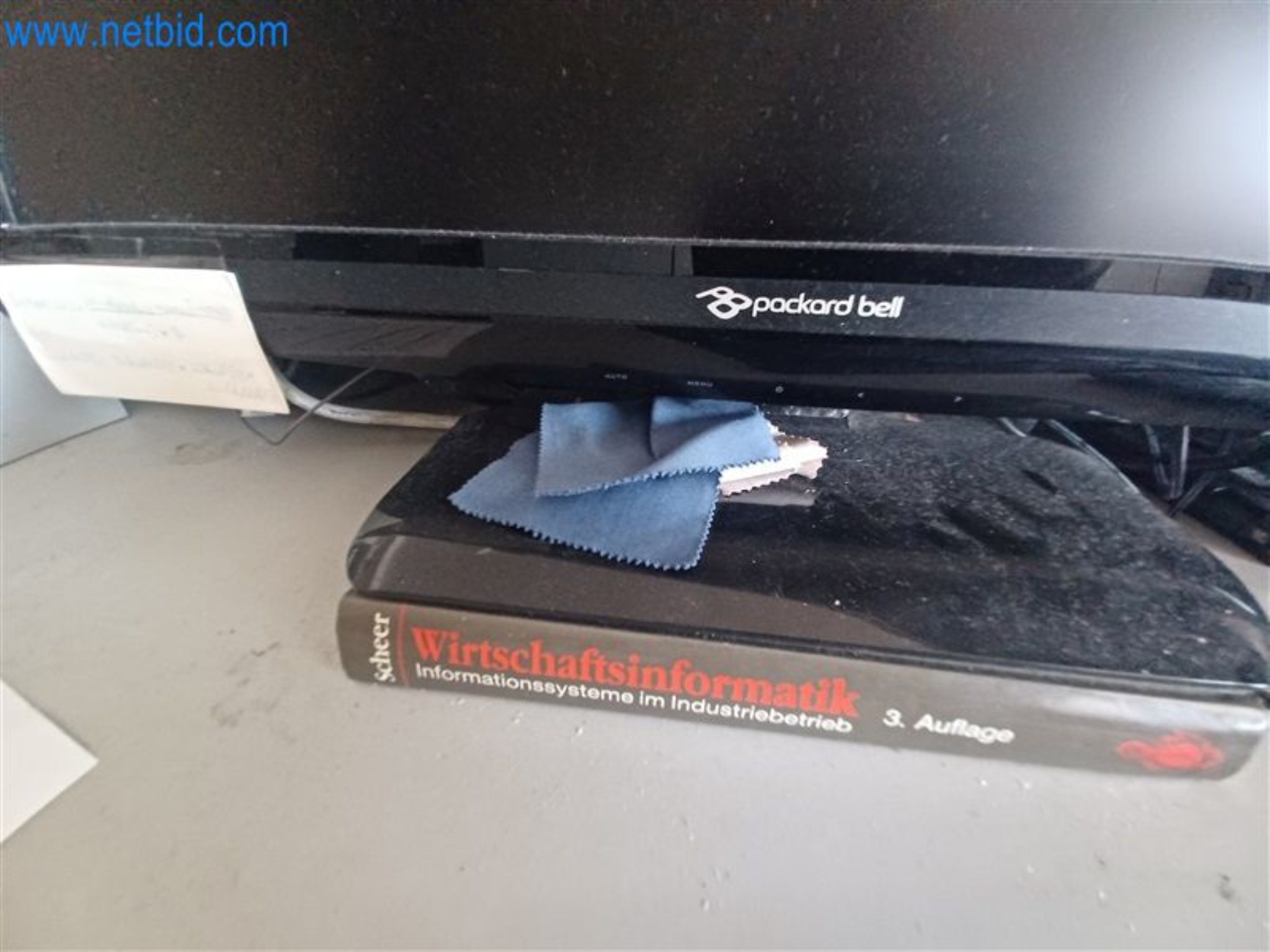 Machines pour le travail du métal : entre autres, centres d'usinage avec accessoires-2