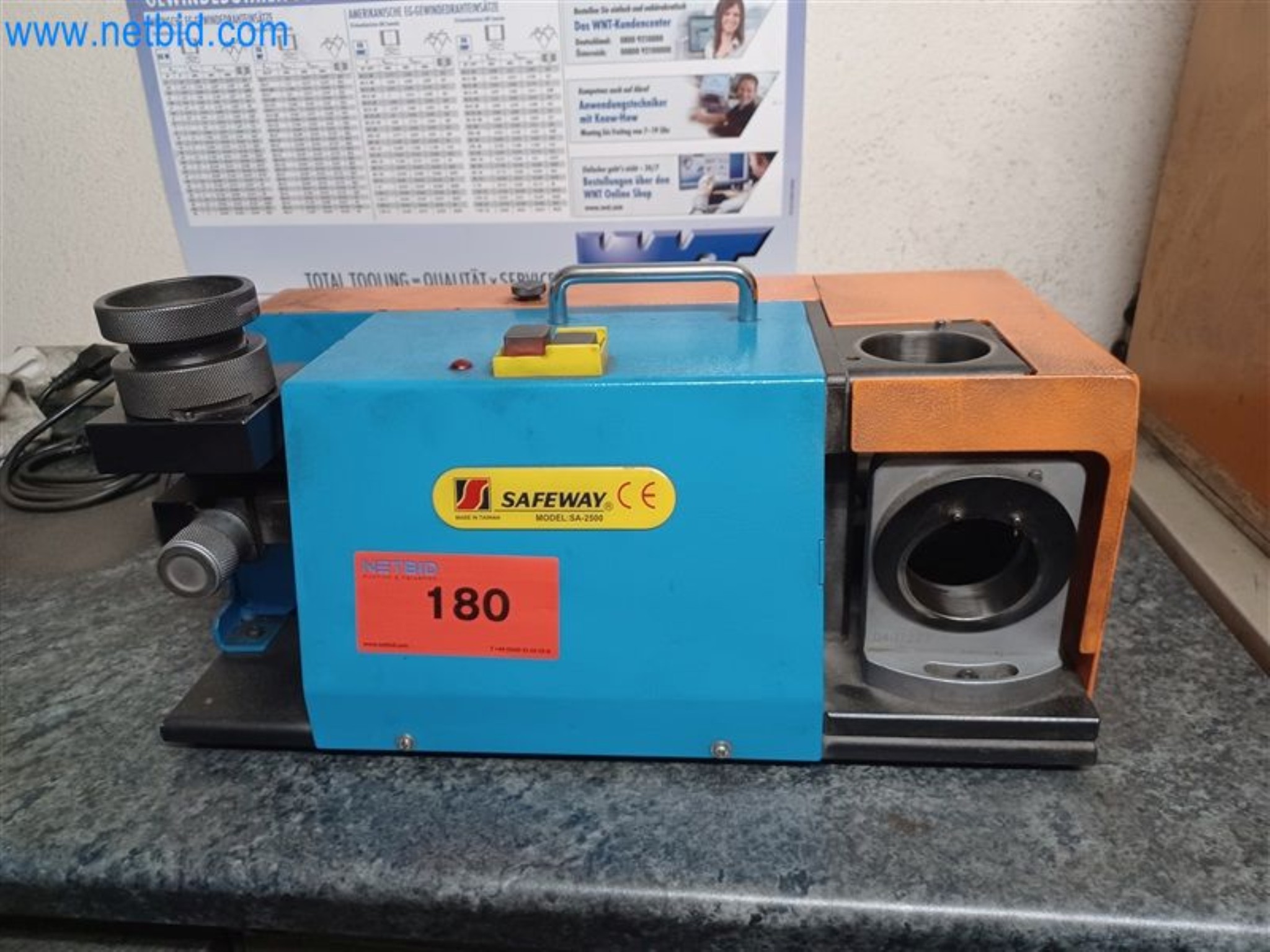 Metallverarbeitende Maschinen: u.a. Bearbeitungszentren mit Zubehör  -1