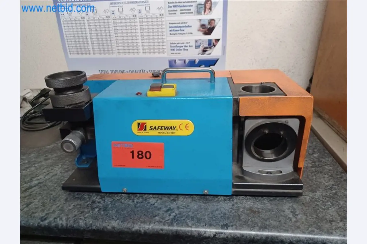 Metallverarbeitende Maschinen: u.a. Bearbeitungszentren mit Zubehör -1