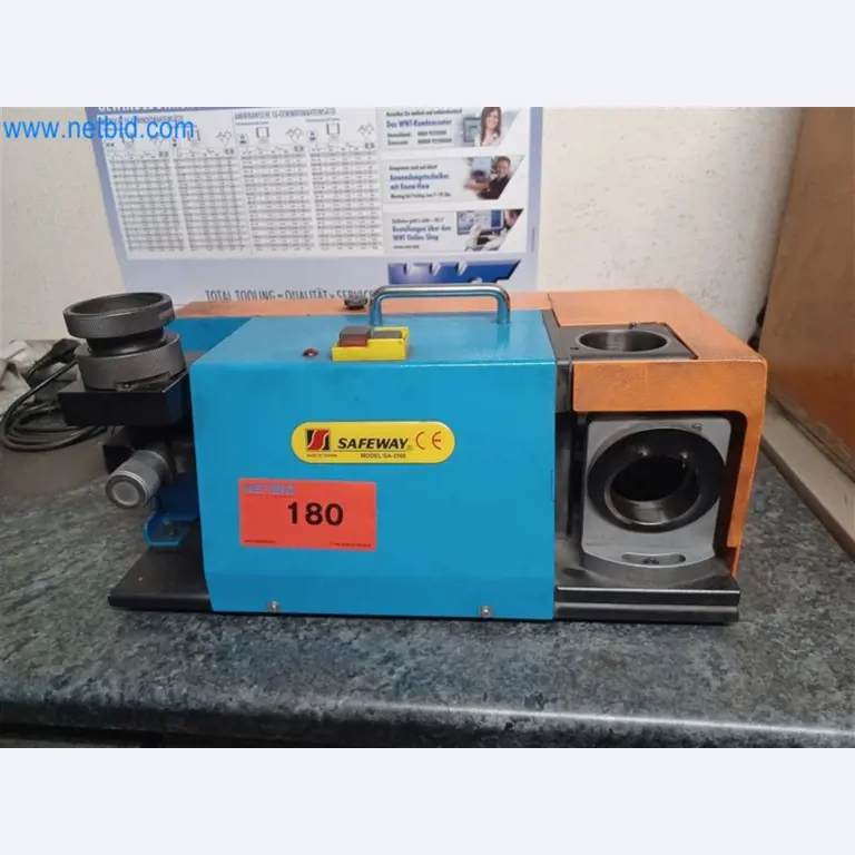 Metallverarbeitende Maschinen: u.a. Bearbeitungszentren mit Zubehör -1