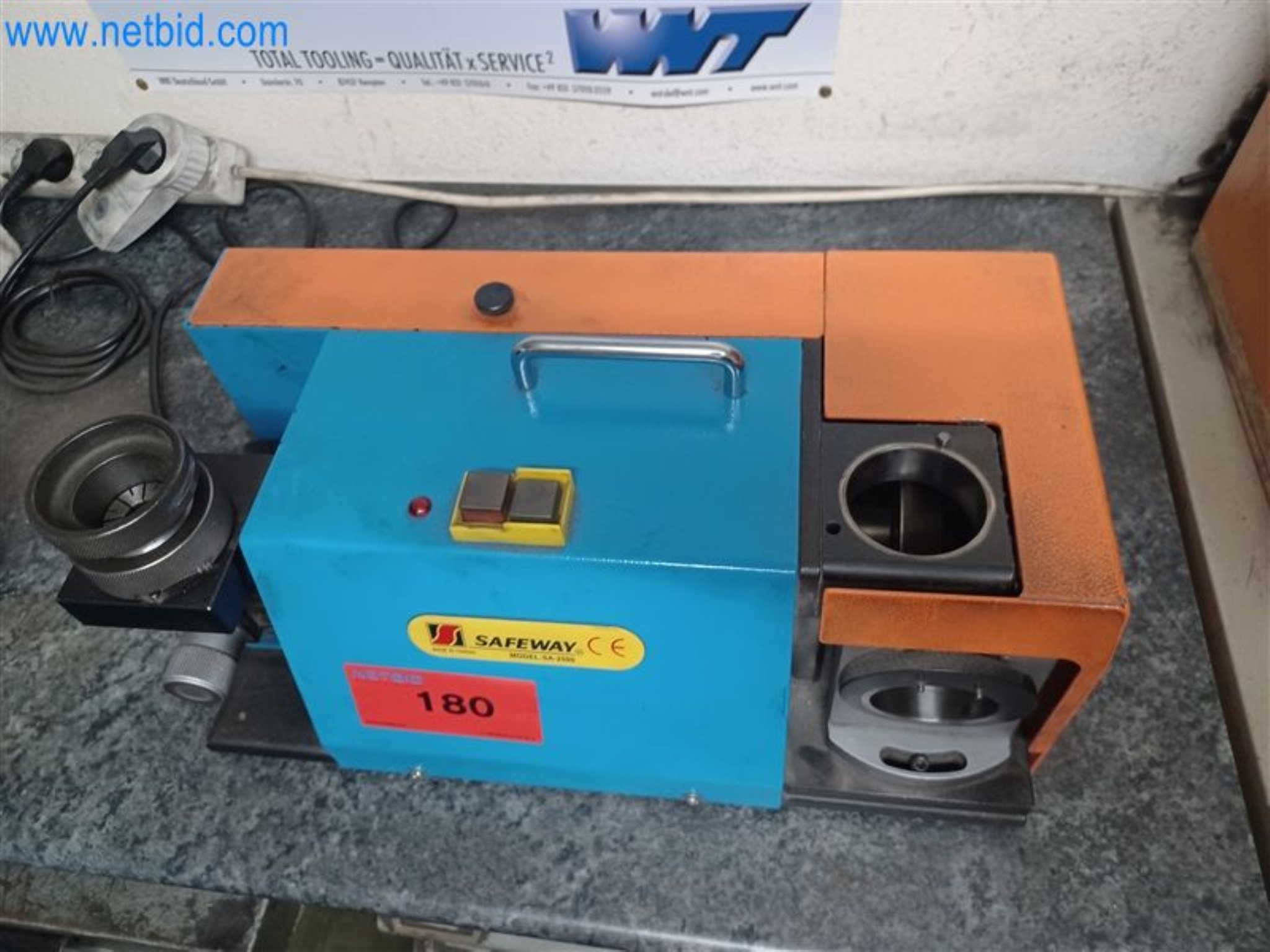 Metallverarbeitende Maschinen: u.a. Bearbeitungszentren mit Zubehör  -2