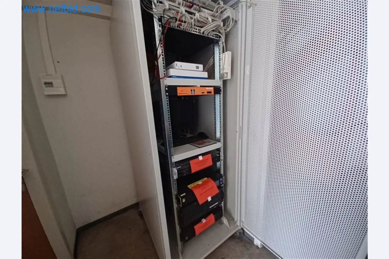 Kovoobráběcí stroje: včetně obráběcích center s příslušenstvím-2