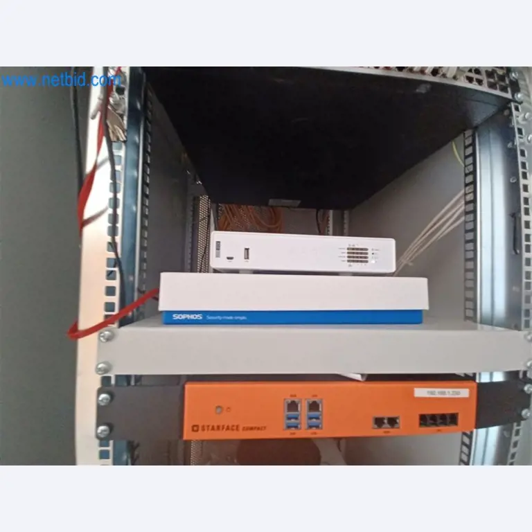 Kovoobráběcí stroje: včetně obráběcích center s příslušenstvím-3