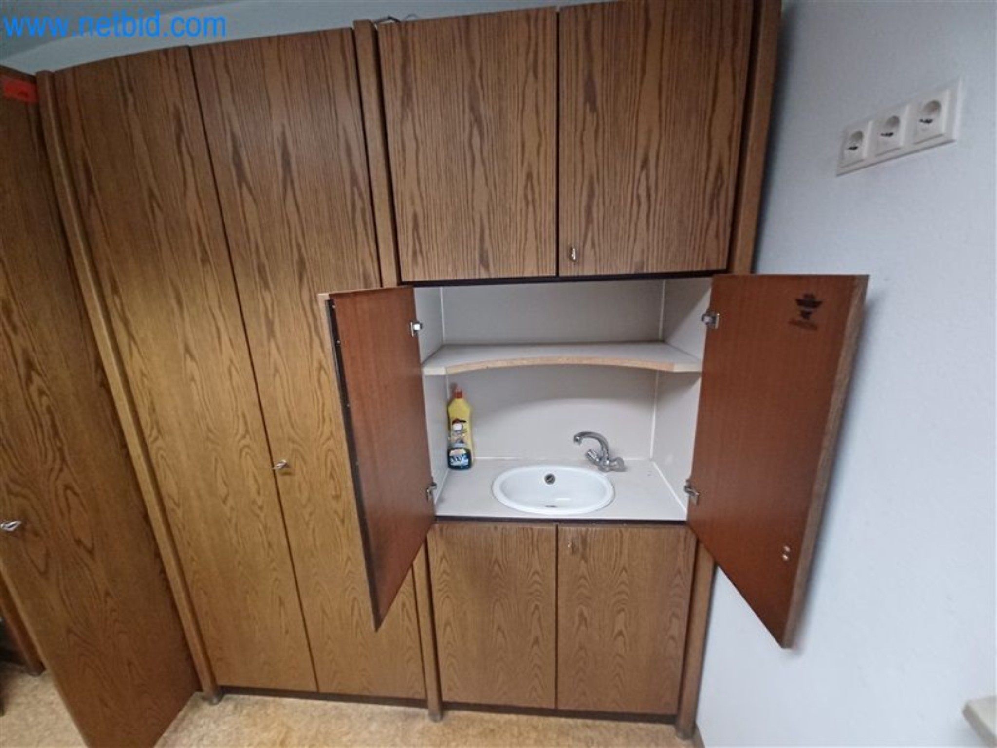 Metalworking machines: including machining centers with accessories-5