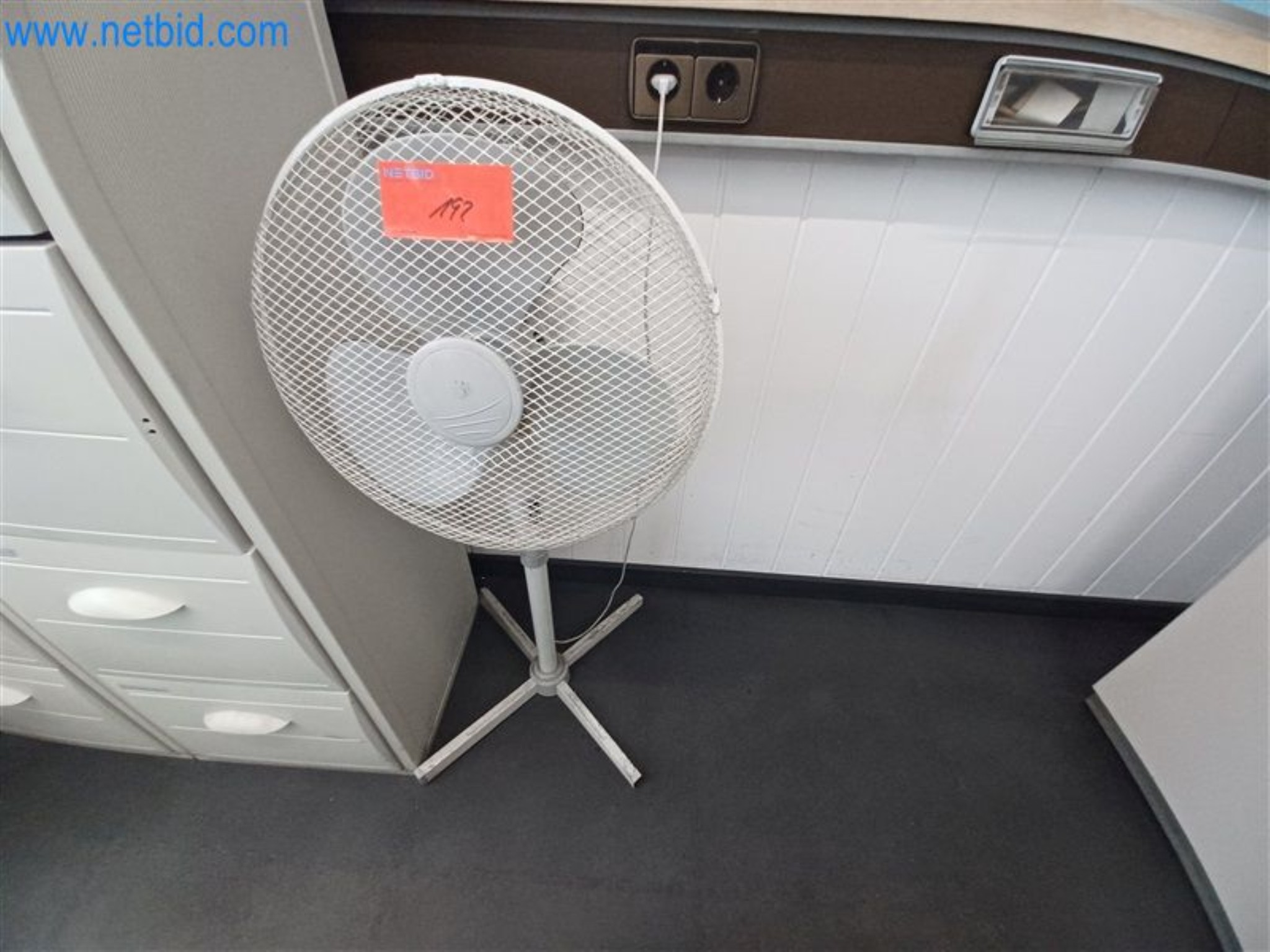 Metalworking machines: including machining centers with accessories-3