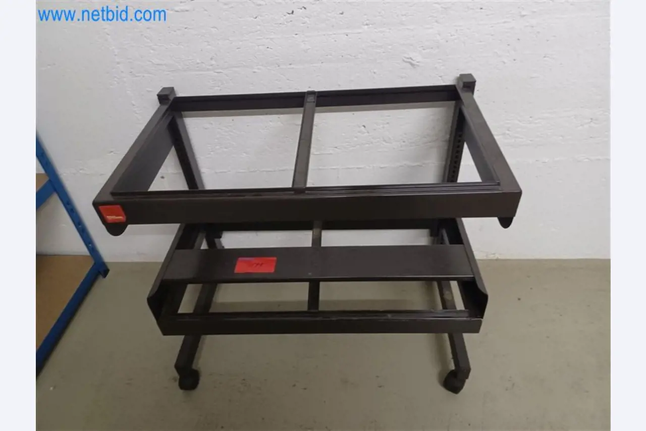 Machines pour le travail du métal : entre autres, centres d'usinage avec accessoires-1