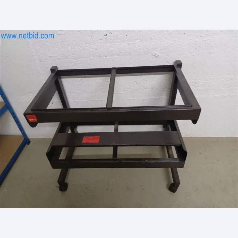 Machines pour le travail du métal : entre autres, centres d'usinage avec accessoires-1