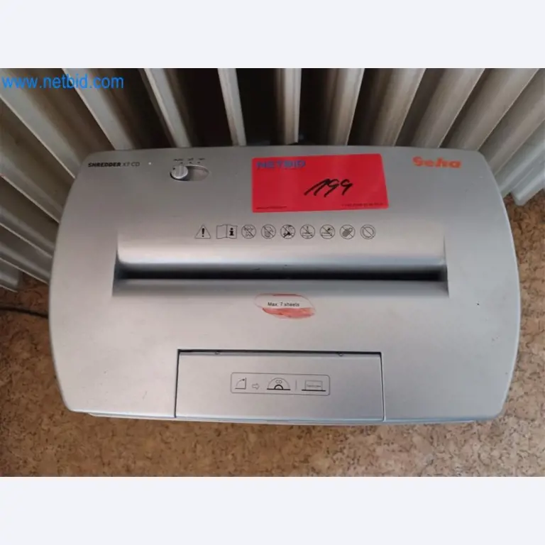 Machines pour le travail du métal : entre autres, centres d'usinage avec accessoires-1