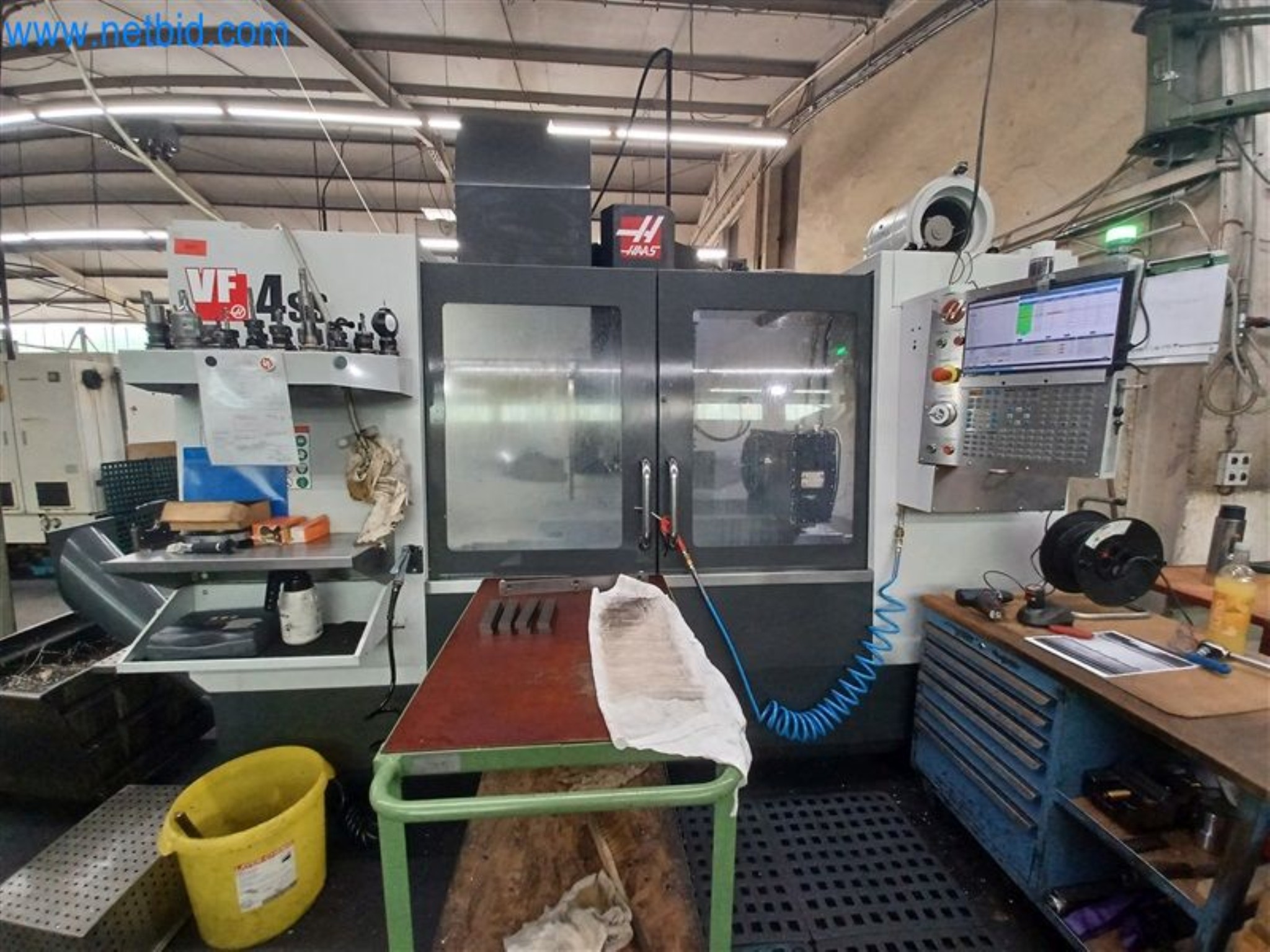 Machines pour le travail du métal : entre autres, centres d'usinage avec accessoires-2