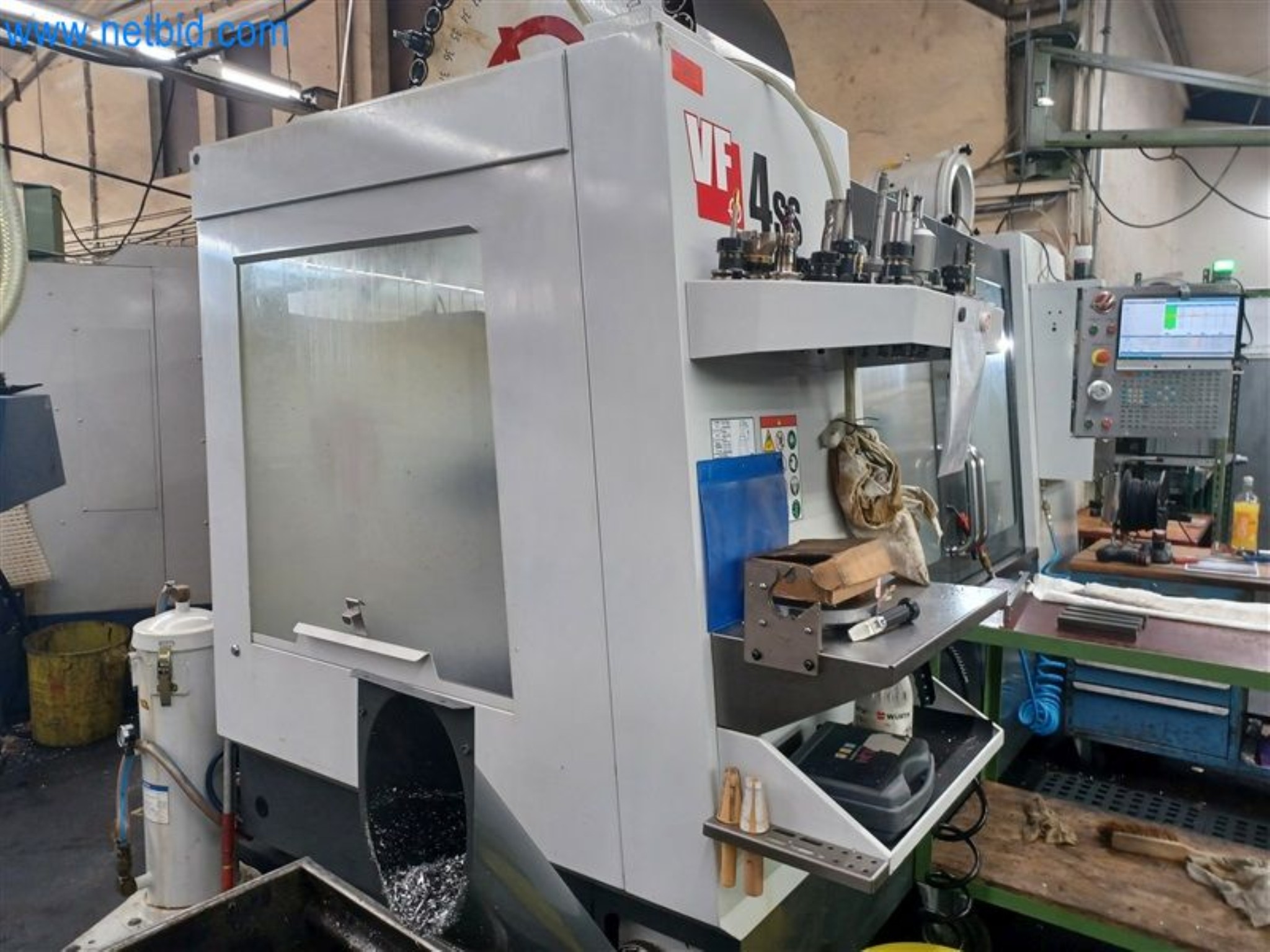 Machines pour le travail du métal : entre autres, centres d'usinage avec accessoires-3