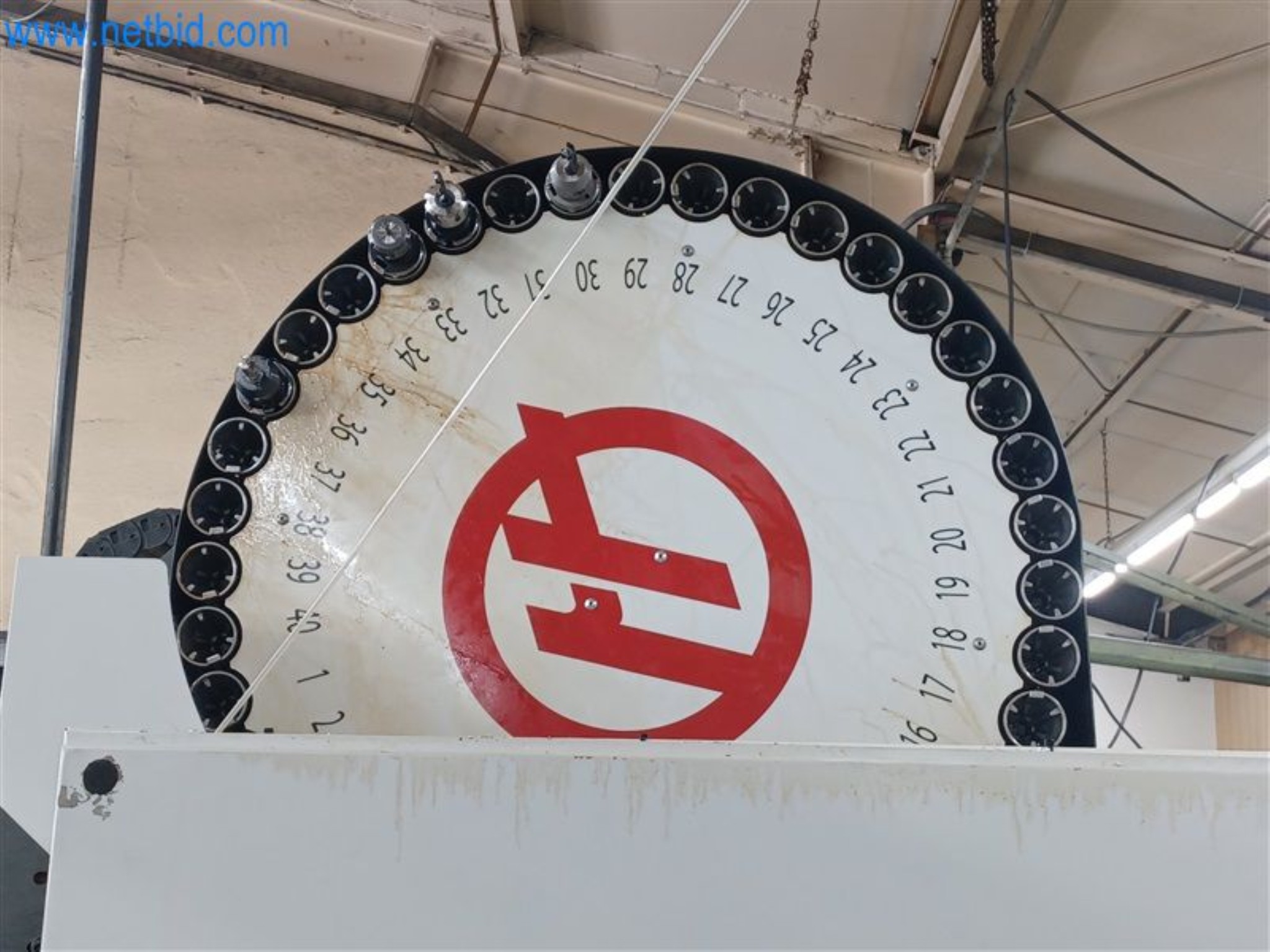 Machines pour le travail du métal : entre autres, centres d'usinage avec accessoires-4