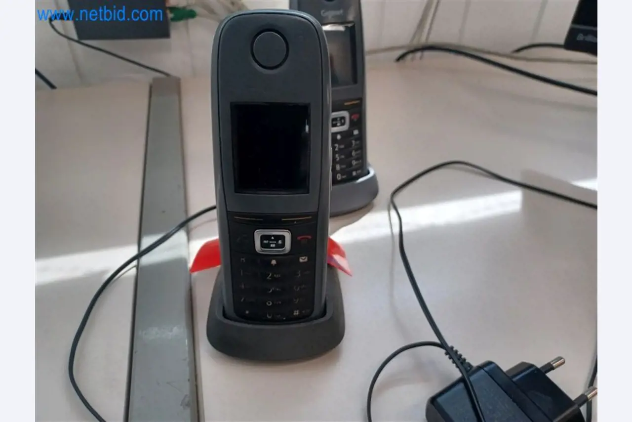 Machines pour le travail du métal : entre autres, centres d'usinage avec accessoires-1