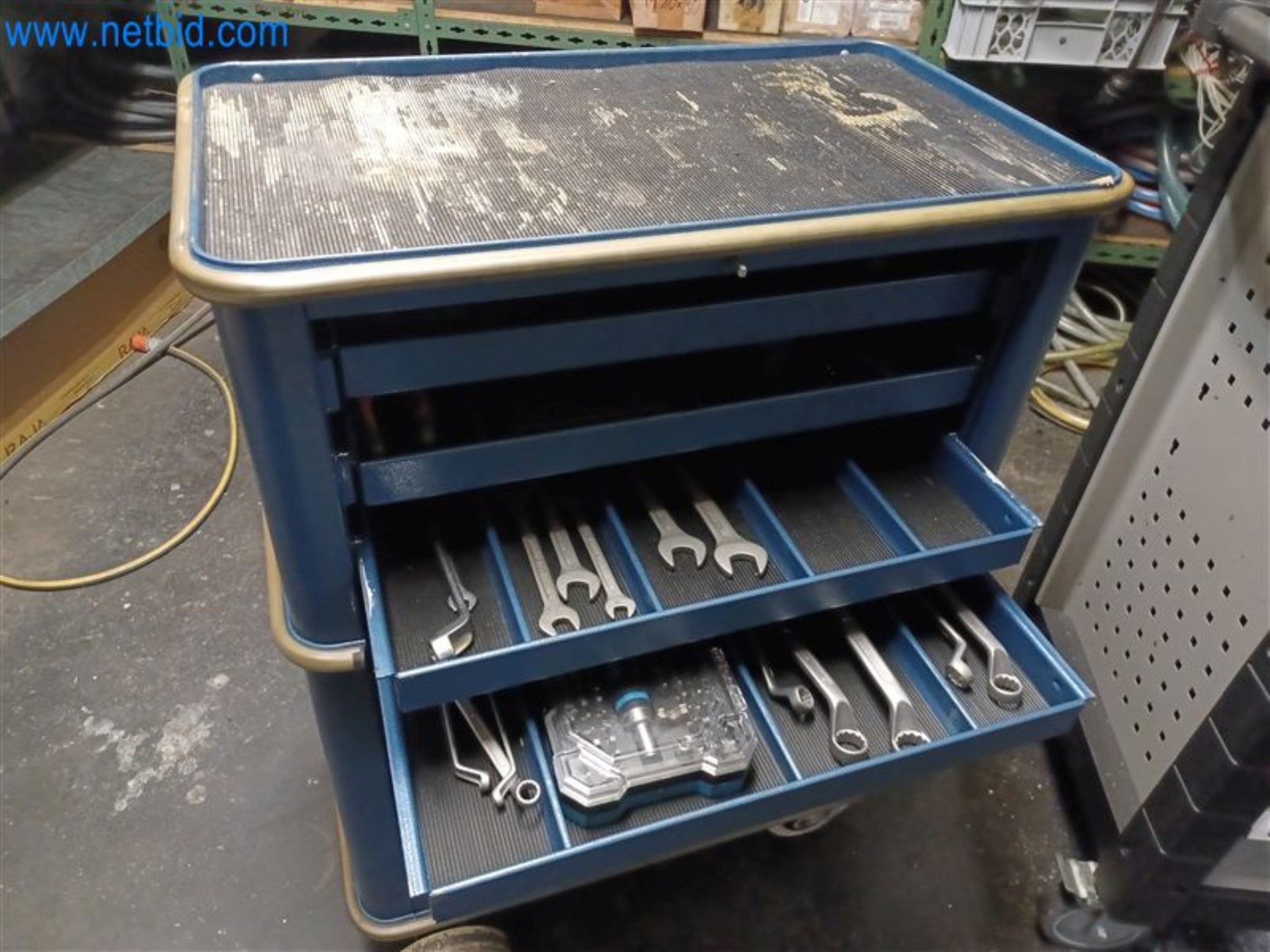 Máquinas para trabalhar metais: incluindo centros de maquinagem com acessórios-3