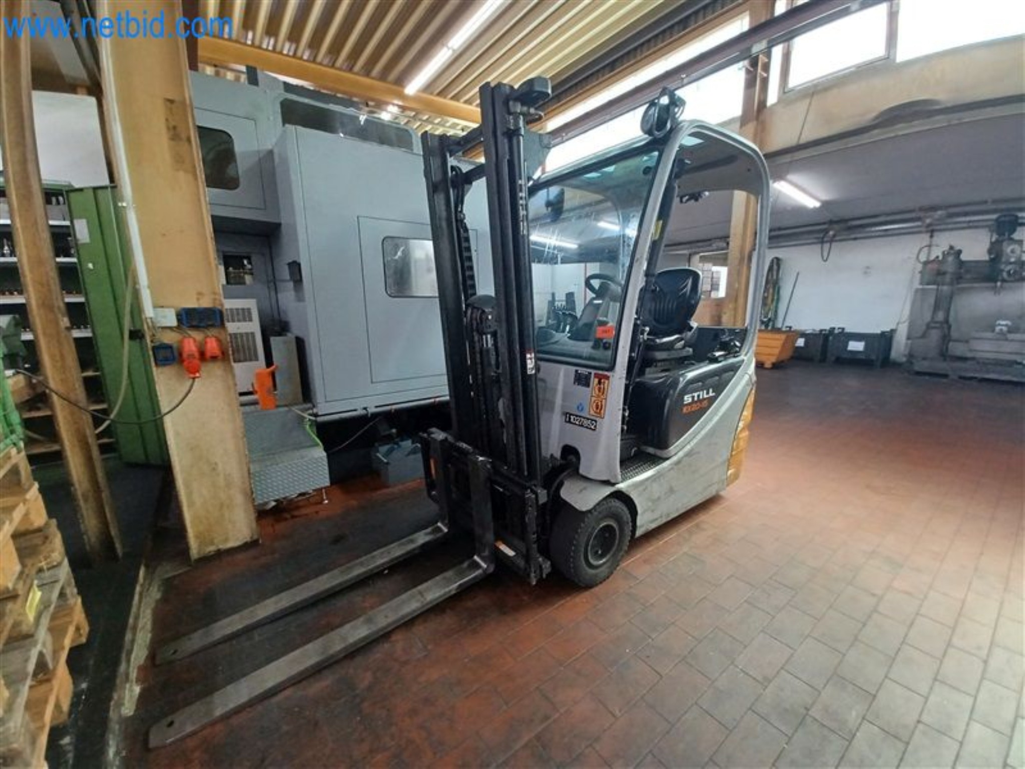 Metalworking machines: including machining centers with accessories-4