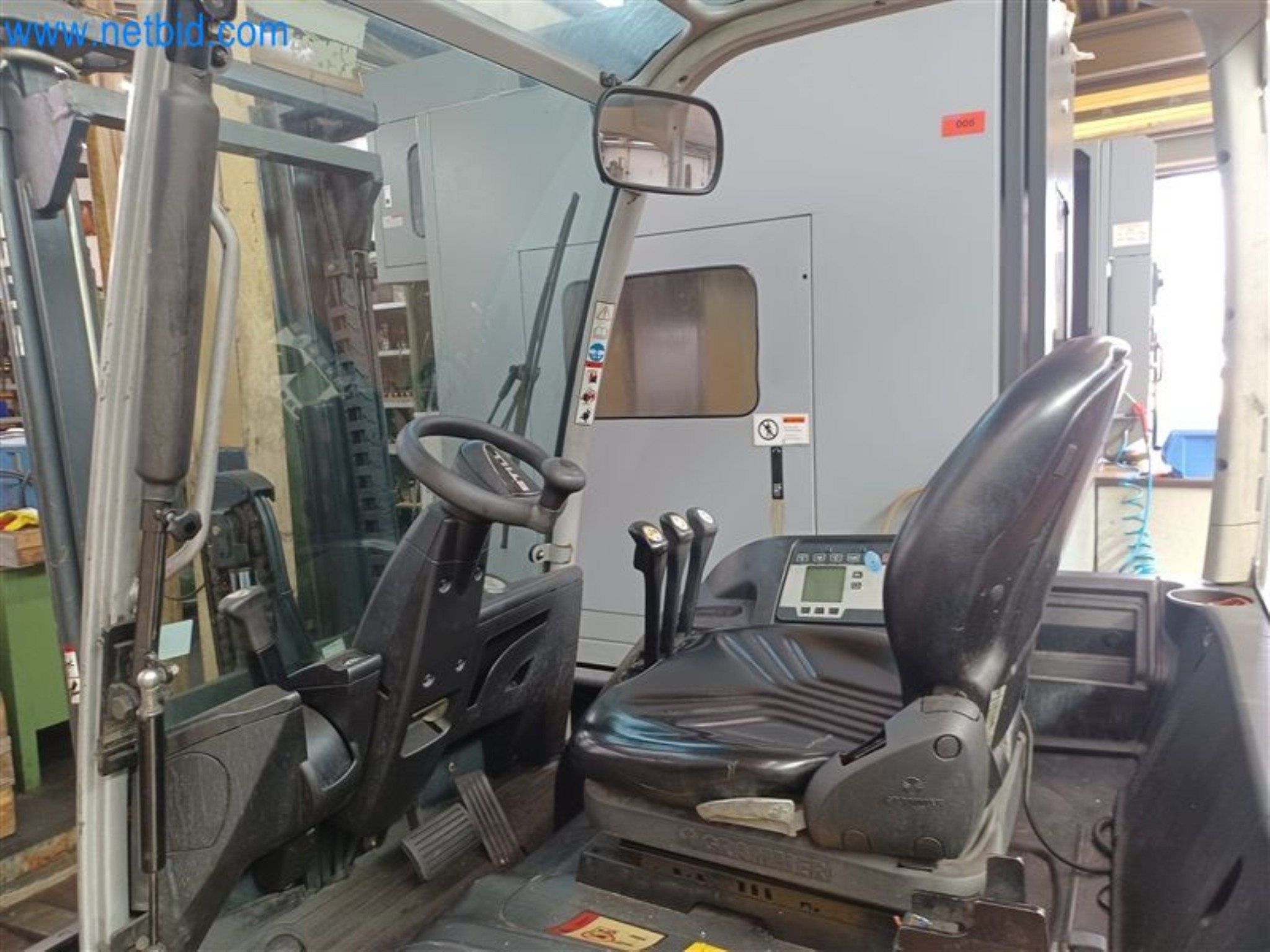 Metalworking machines: including machining centers with accessories-8