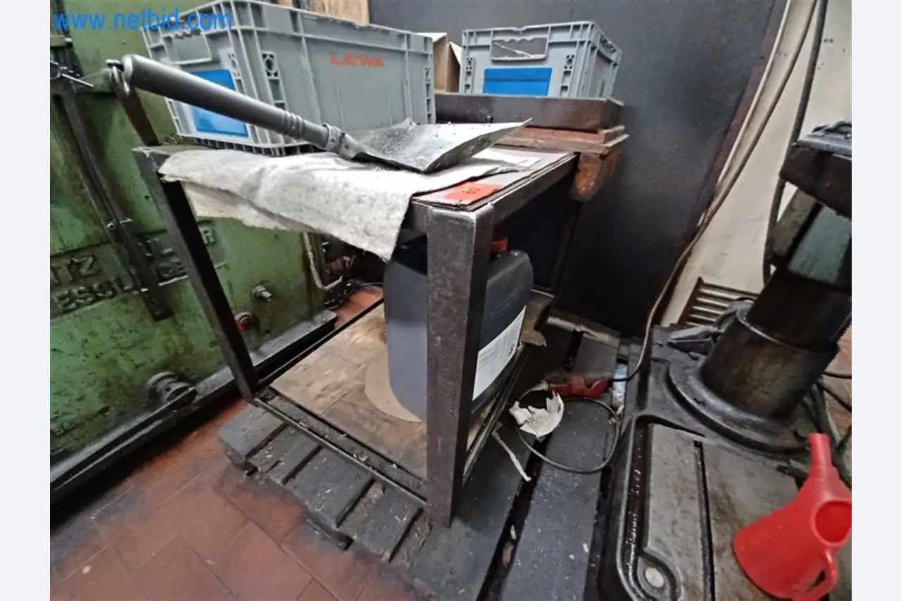 Machines pour le travail du métal : entre autres, centres d'usinage avec accessoires-4