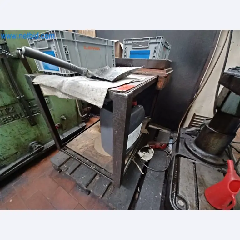 Machines pour le travail du métal : entre autres, centres d'usinage avec accessoires-4