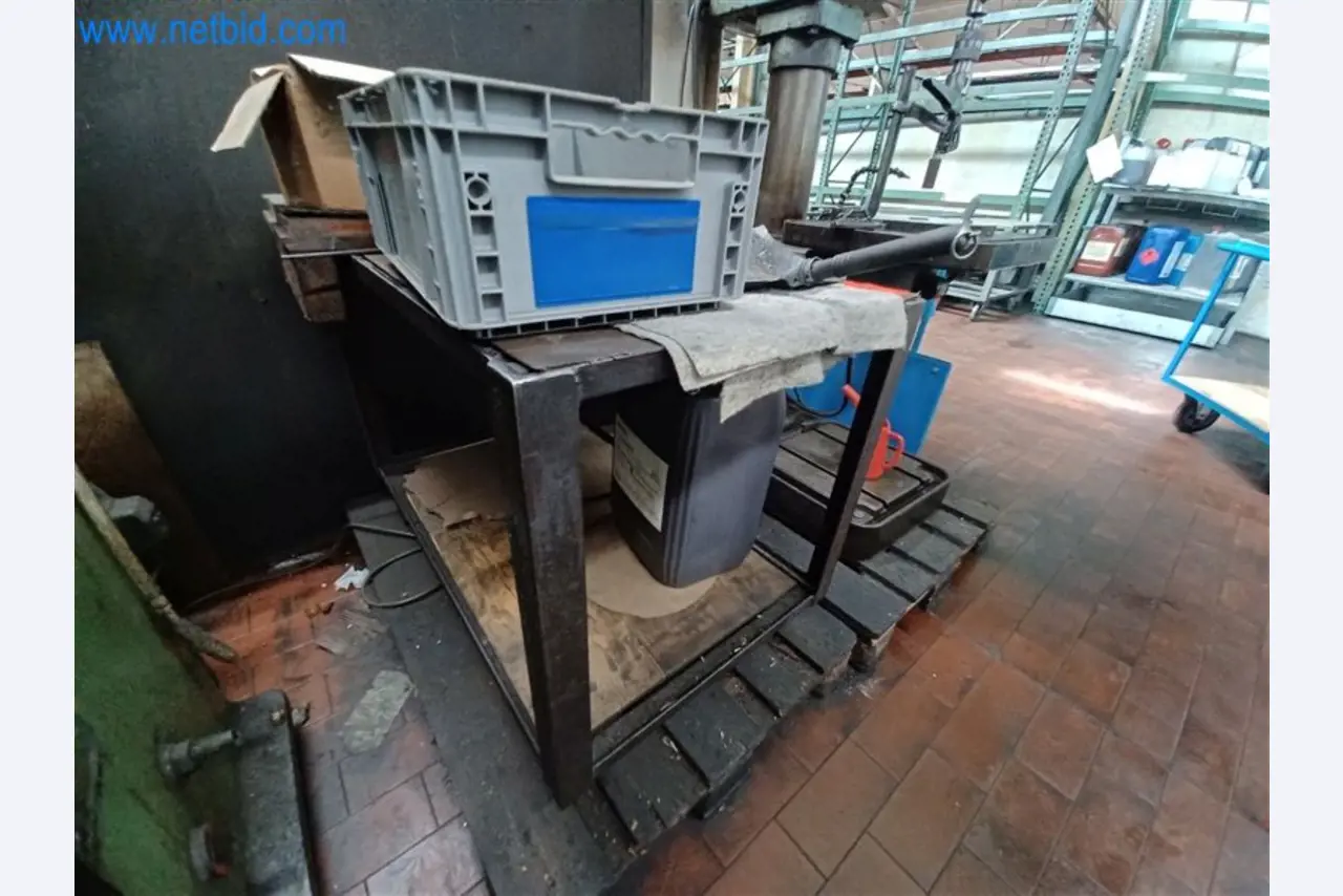 Machines pour le travail du métal : entre autres, centres d'usinage avec accessoires-5