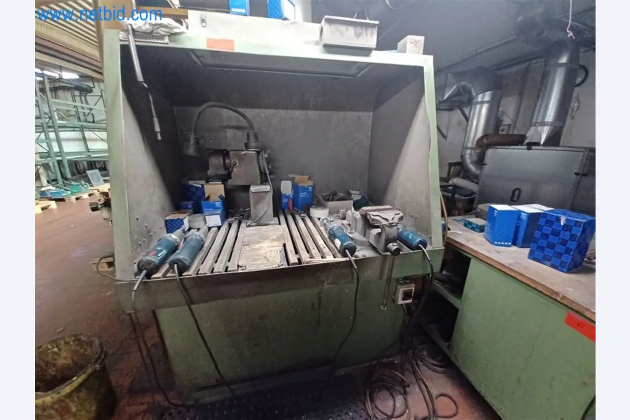 Metallverarbeitende Maschinen: u.a. Bearbeitungszentren mit Zubehör  -1