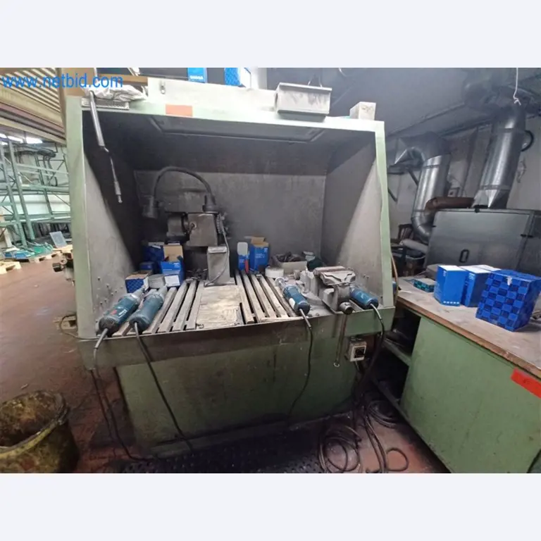 Metallverarbeitende Maschinen: u.a. Bearbeitungszentren mit Zubehör  -1