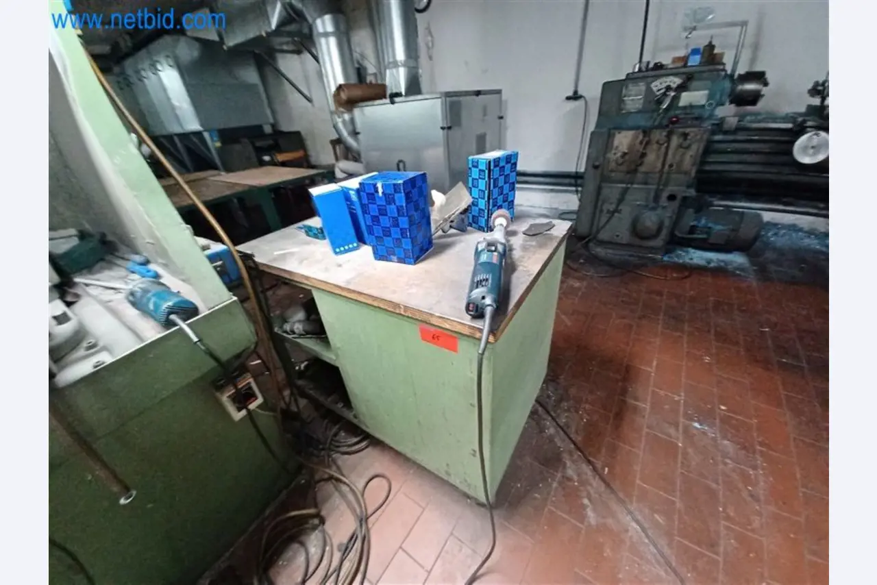 Metallverarbeitende Maschinen: u.a. Bearbeitungszentren mit Zubehör  -2