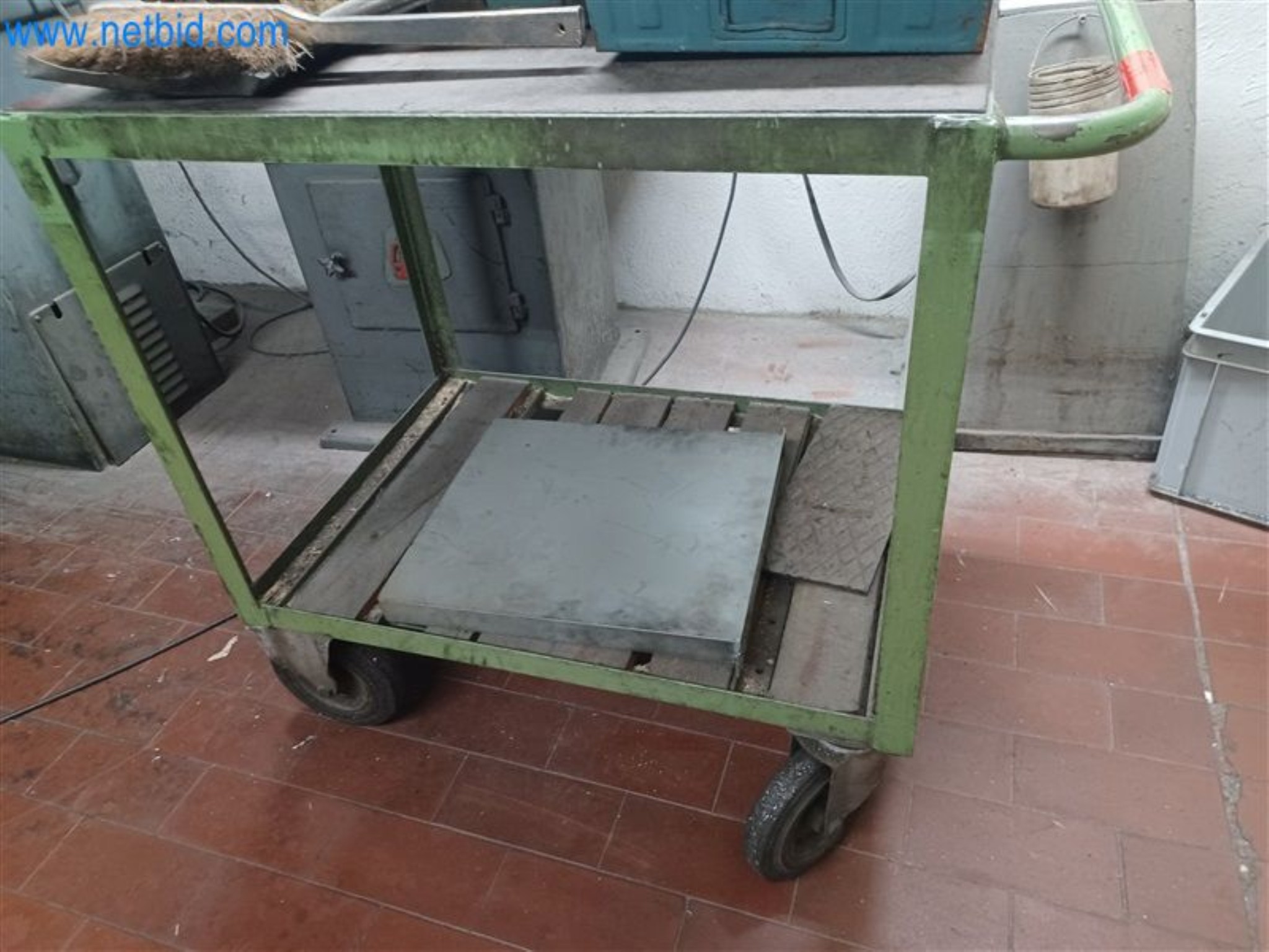 Machines pour le travail du métal : entre autres, centres d'usinage avec accessoires-4