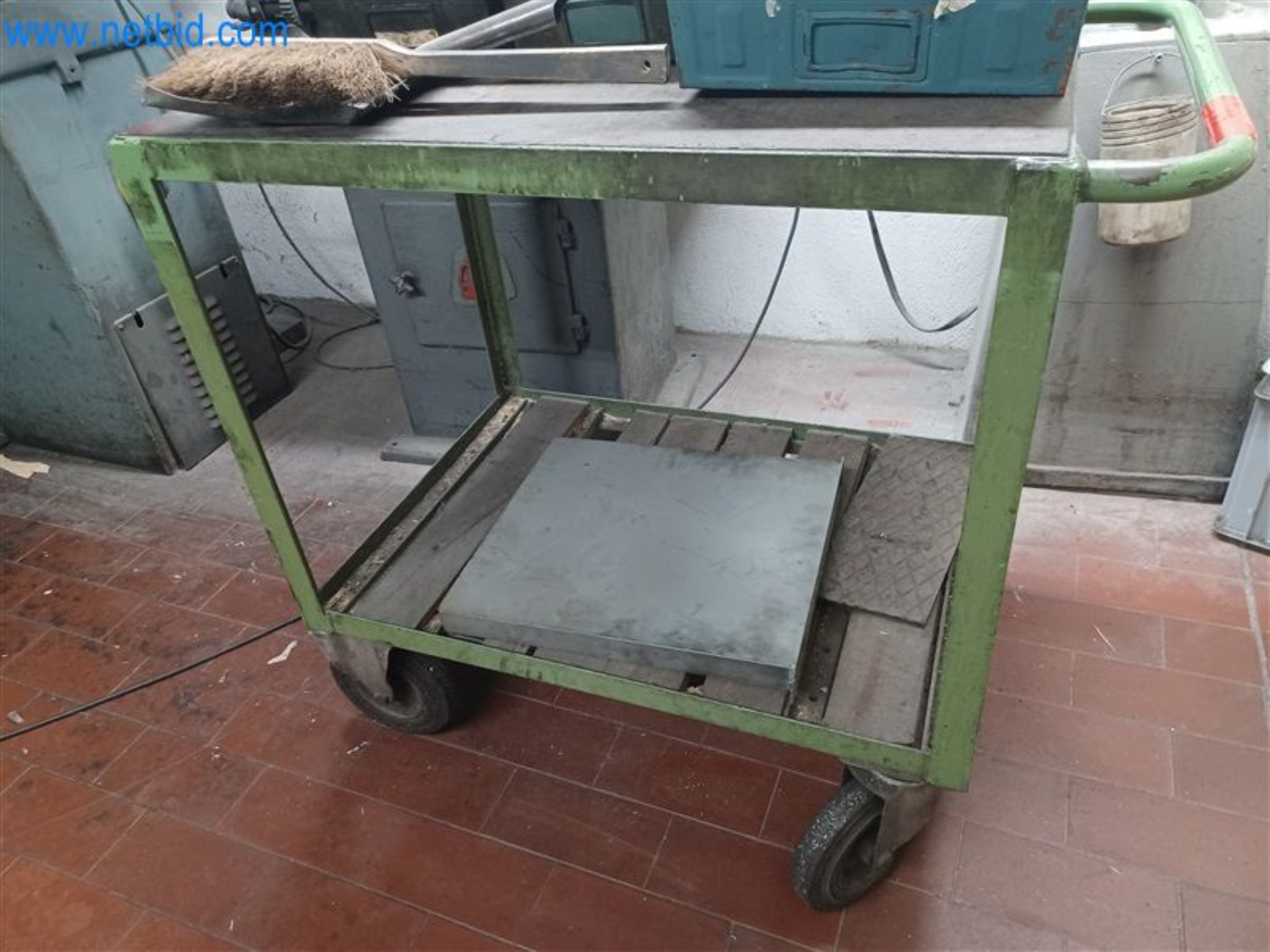 Machines pour le travail du métal : entre autres, centres d'usinage avec accessoires-5