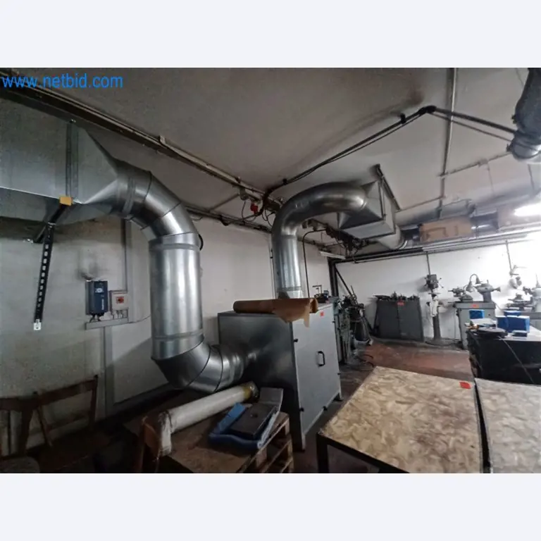 Metallverarbeitende Maschinen: u.a. Bearbeitungszentren mit Zubehör  -1