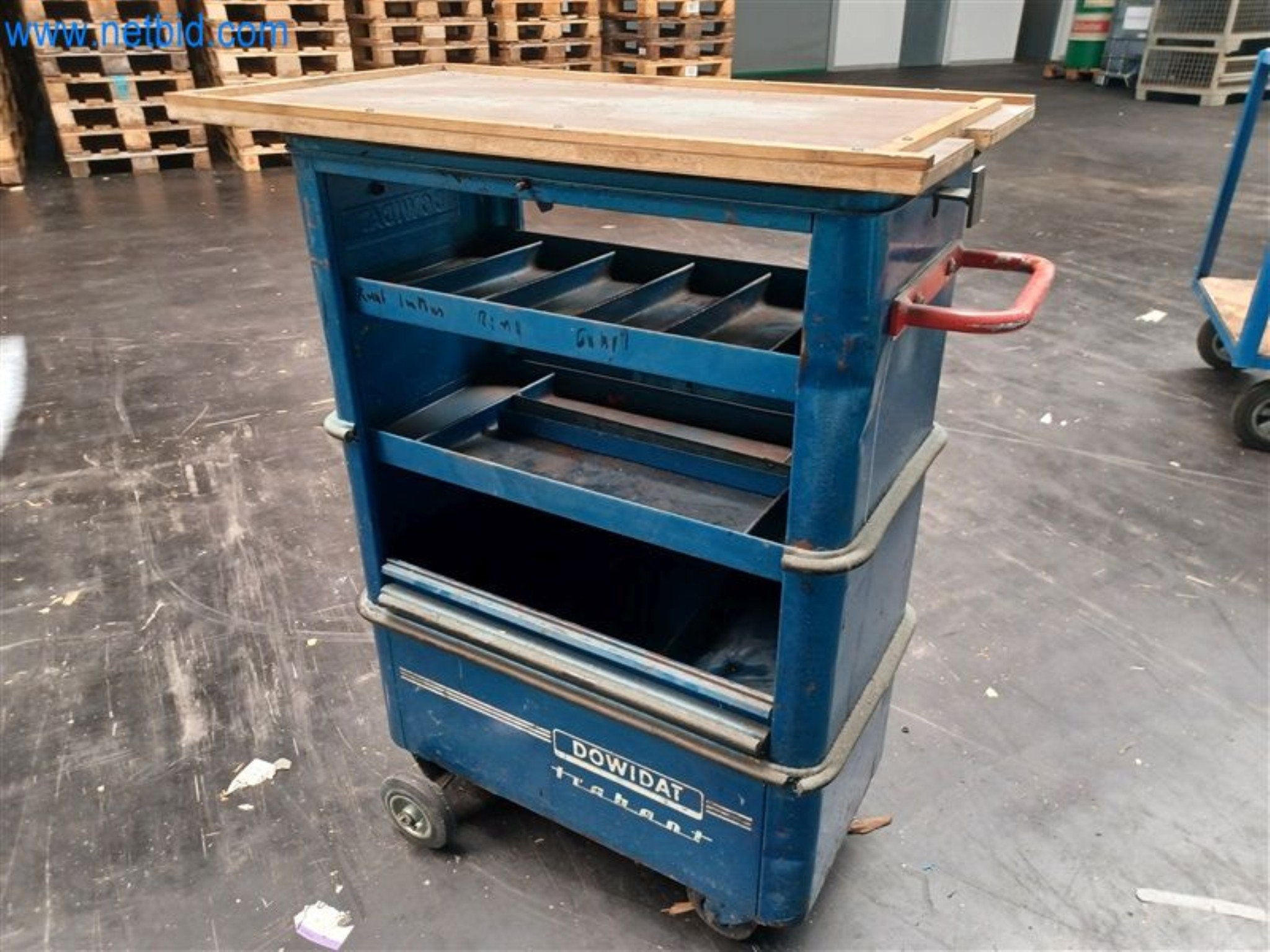 Machines pour le travail du métal : entre autres, centres d'usinage avec accessoires-3