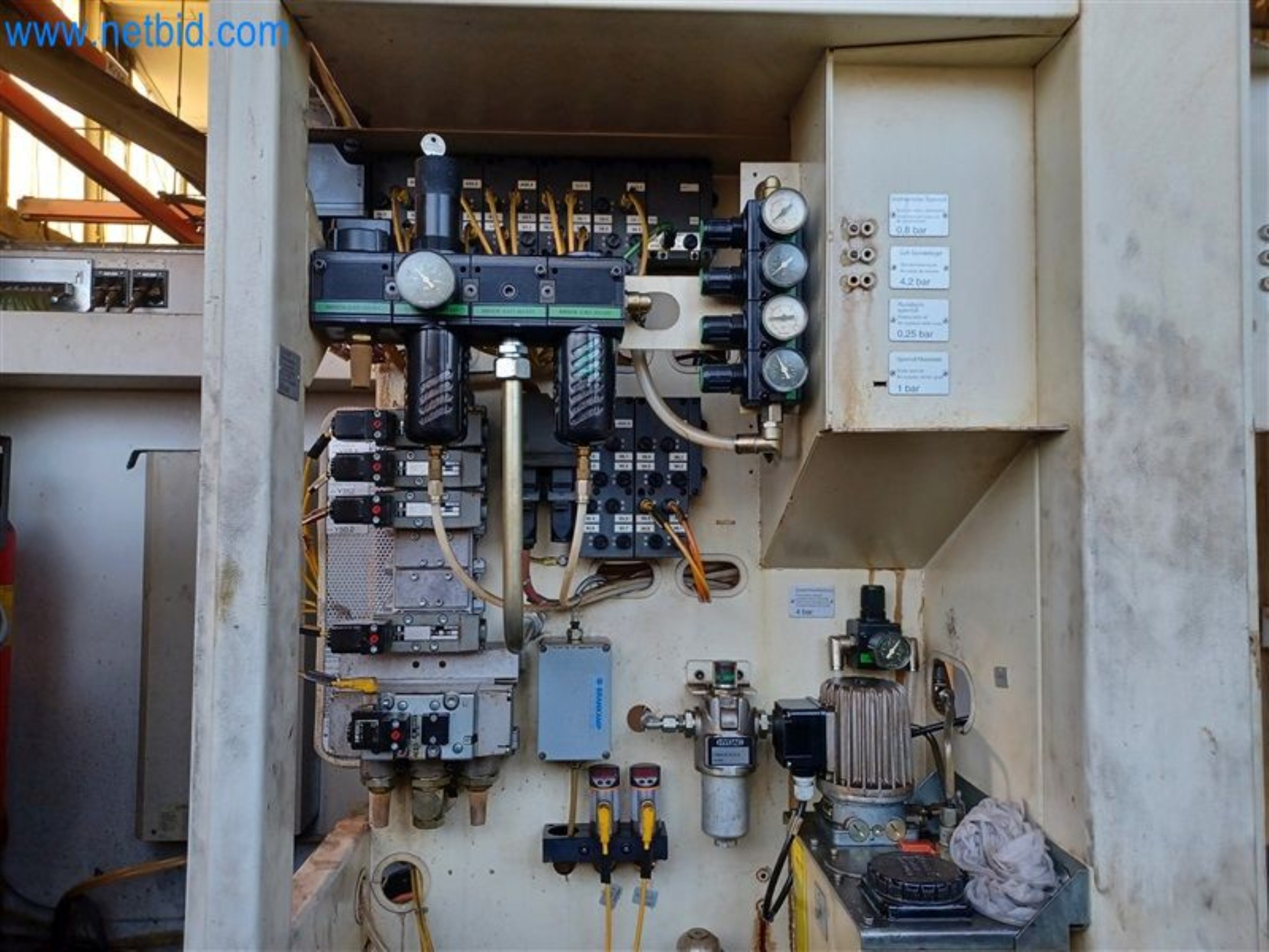 Máquinas para trabajar los metales: incluidos los centros de mecanizado con accesorios-11