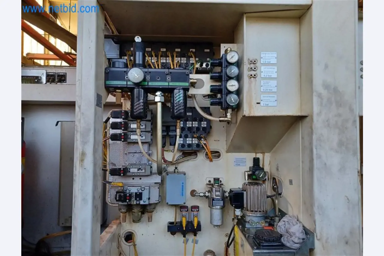 Kovoobráběcí stroje: včetně obráběcích center s příslušenstvím-11