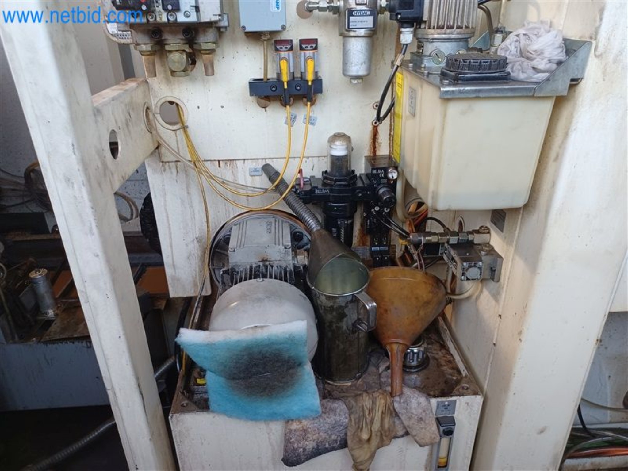 Máquinas para trabajar los metales: incluidos los centros de mecanizado con accesorios-12