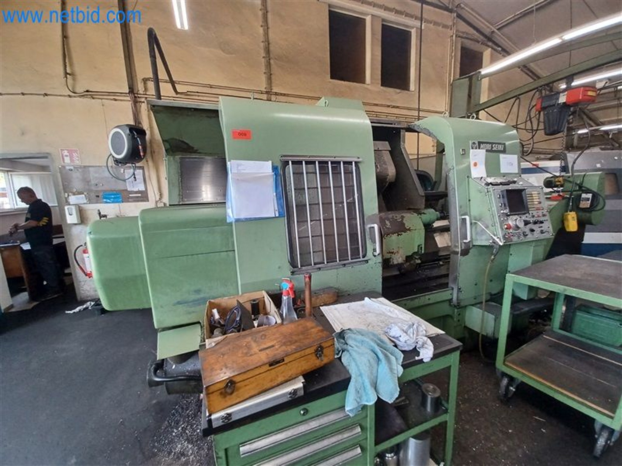 Machines pour le travail du métal : entre autres, centres d'usinage avec accessoires-1