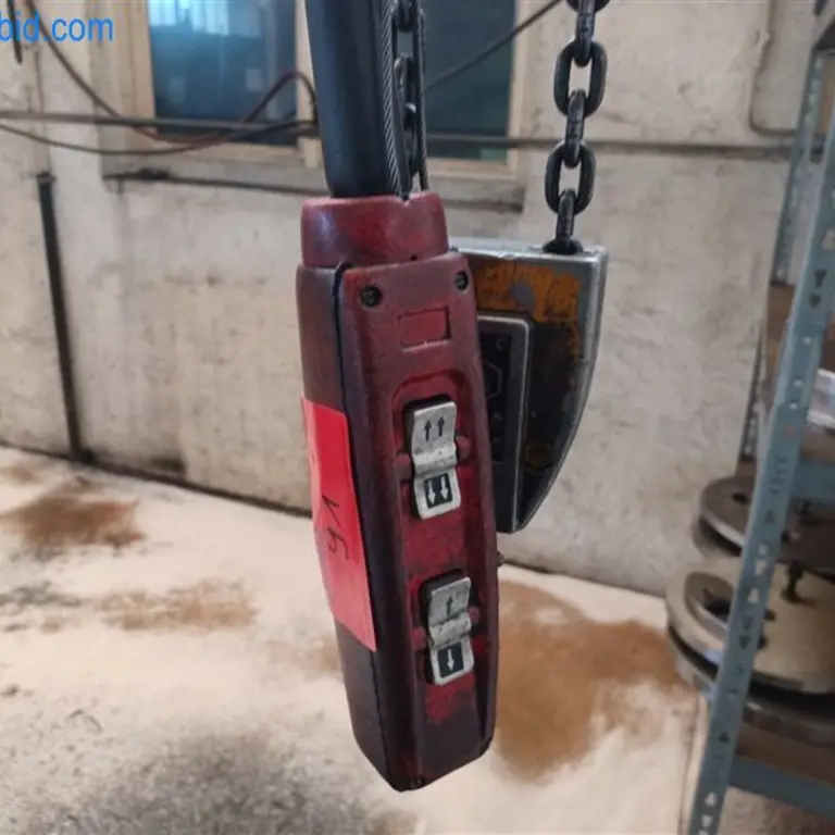 Suspended crane track (9, 10) Stahl