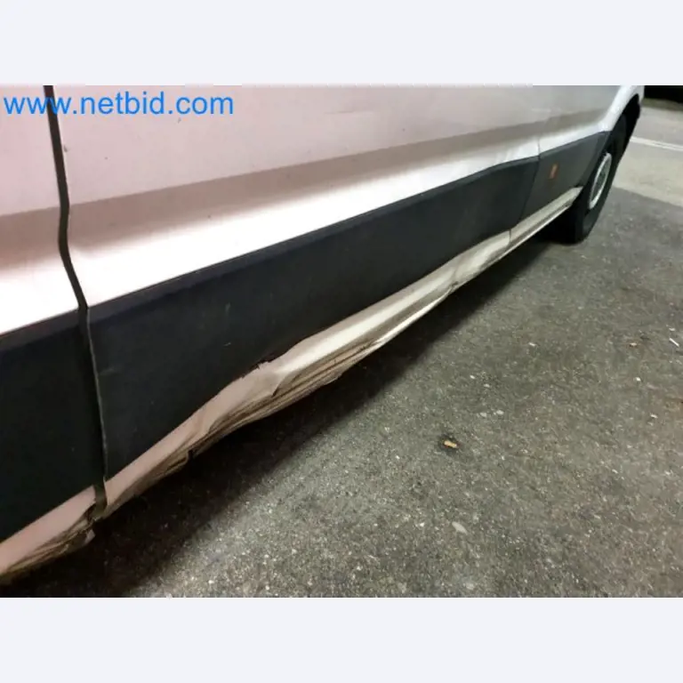 Transporteur van een pakketdienst-24