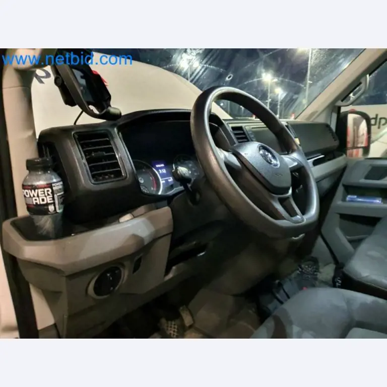 Transporteur van een pakketdienst-8