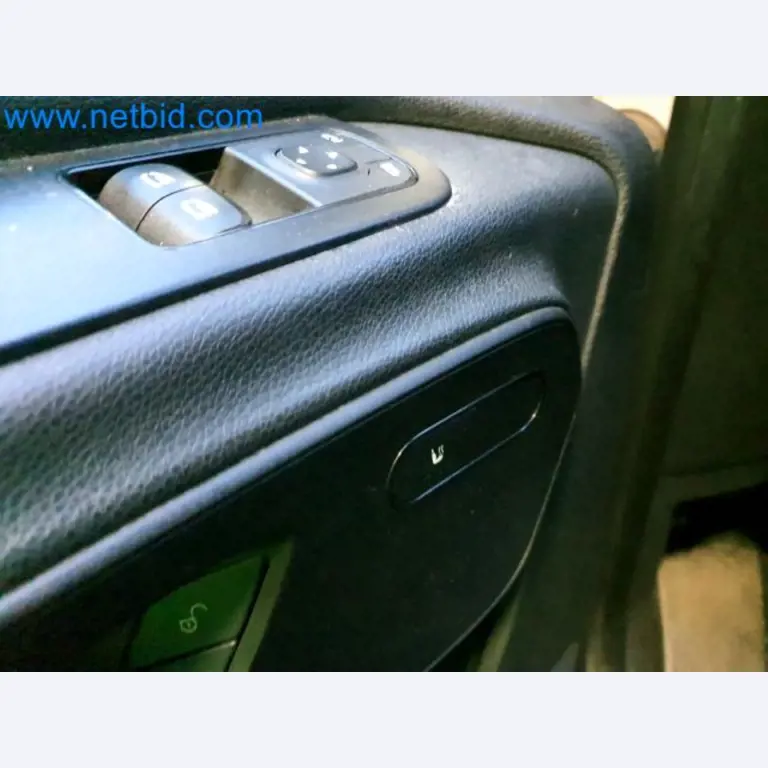 Transporteur van een pakketdienst-10