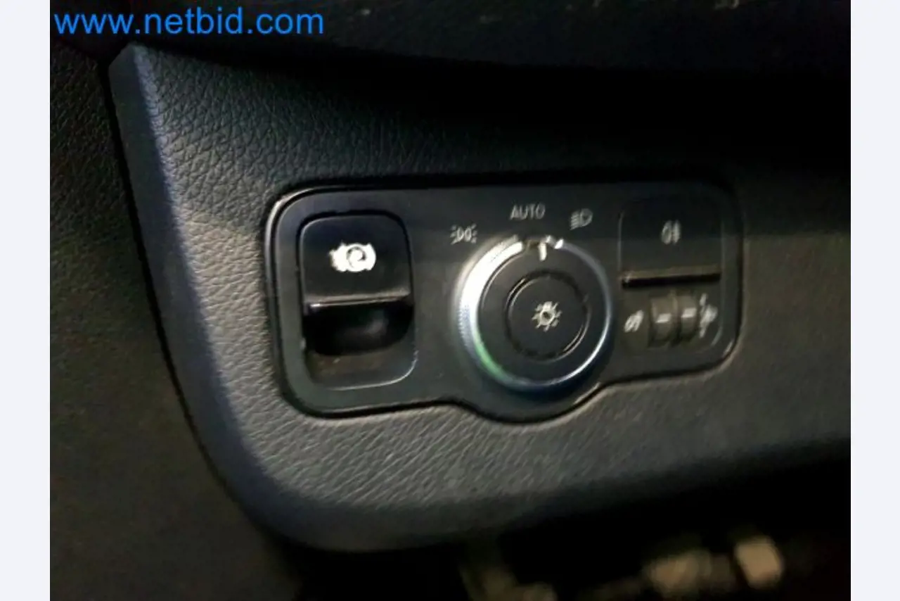 Transporteur van een pakketdienst-12