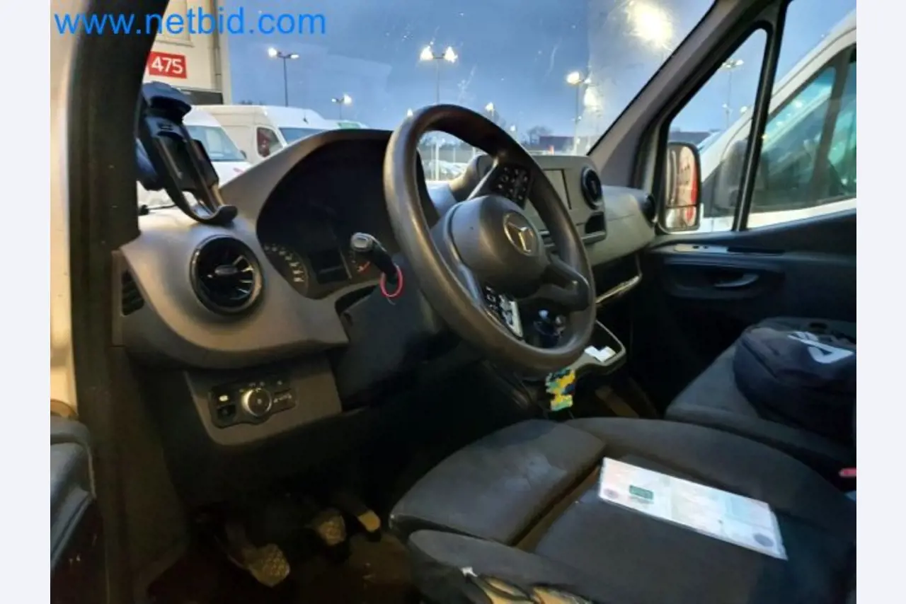 Transporteur van een pakketdienst-14