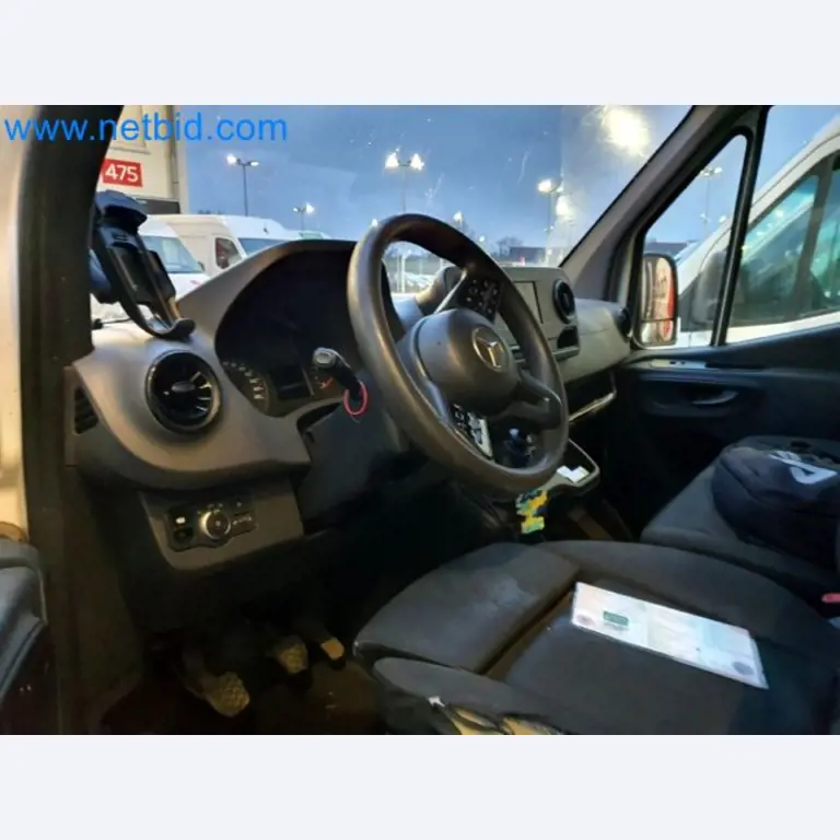 Transporteur van een pakketdienst-14