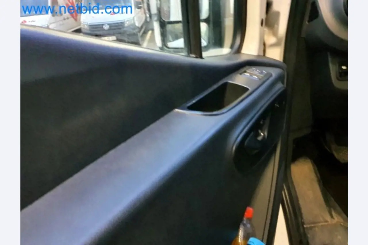 Transporteur van een pakketdienst-15