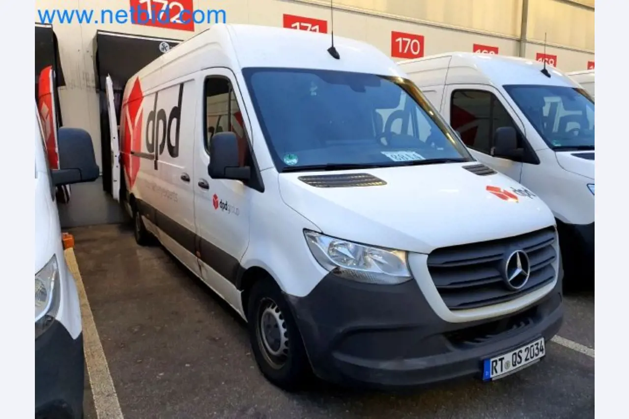 Transporteur van een pakketdienst-22