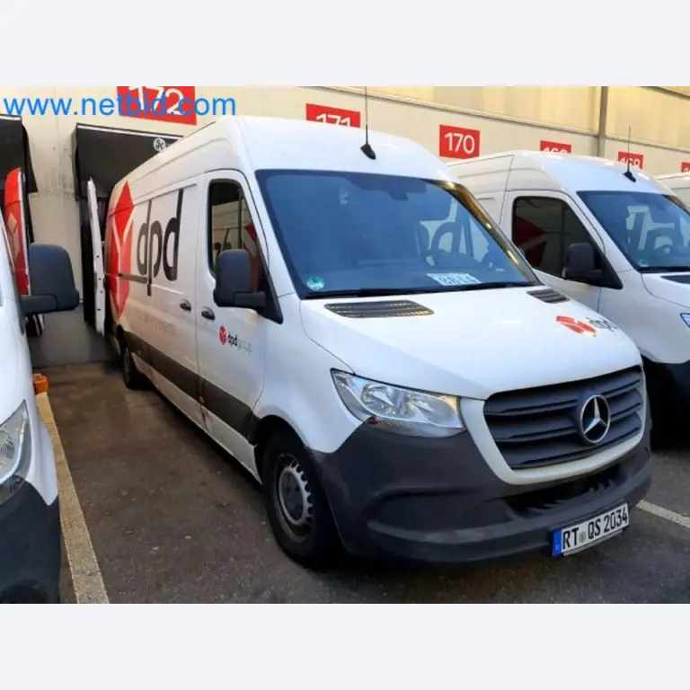 Transporteur van een pakketdienst-22