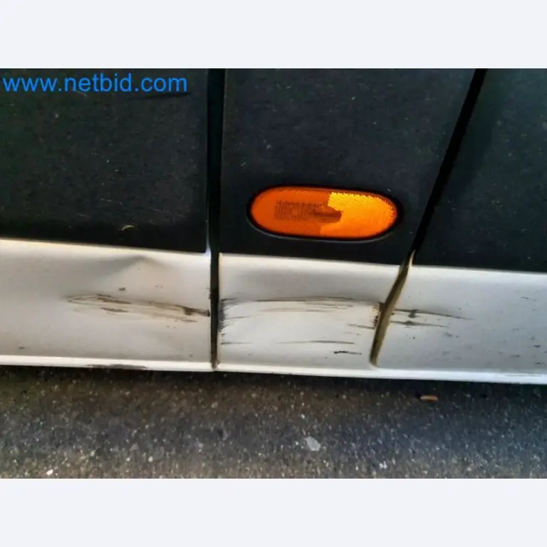 Transporteur van een pakketdienst-23