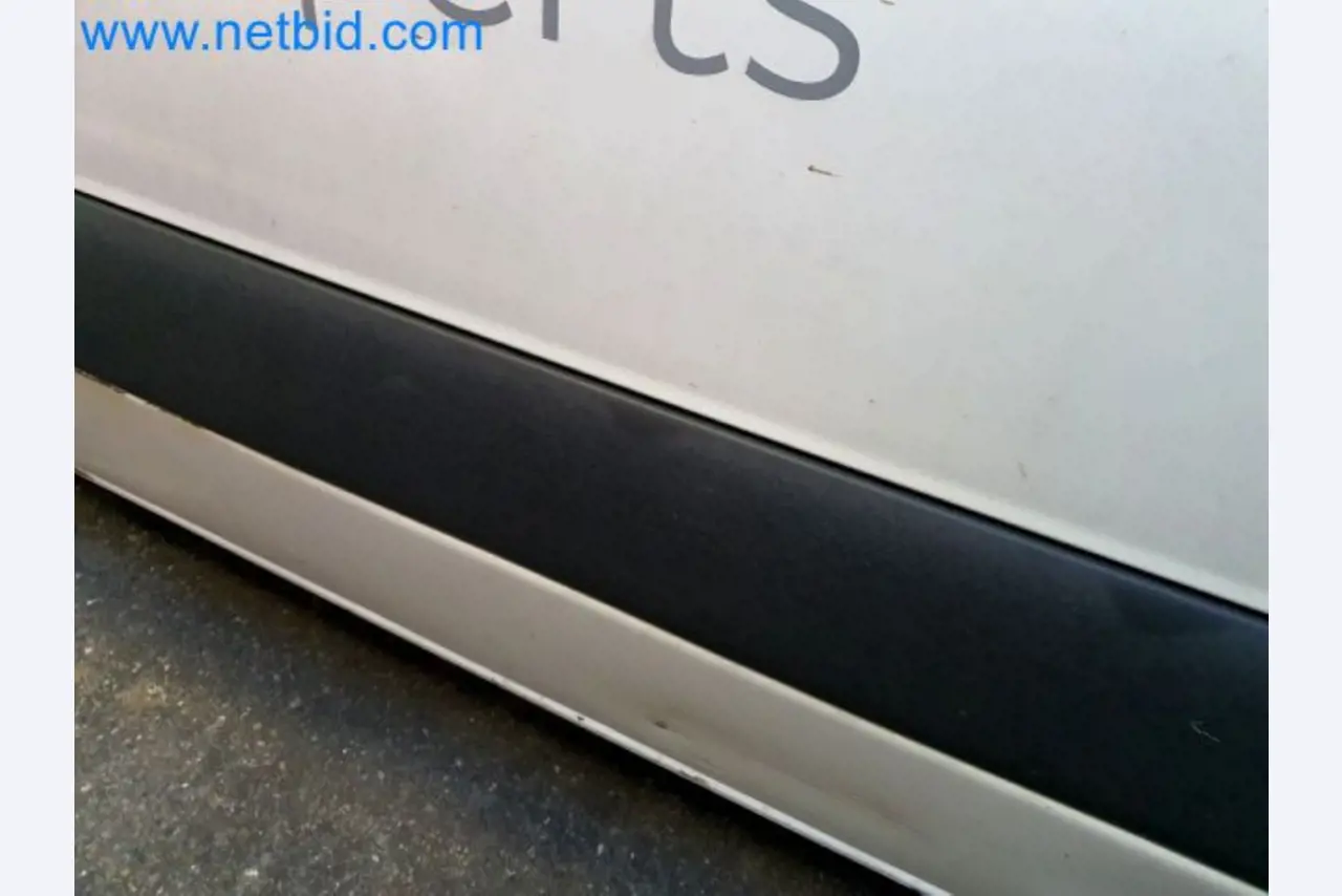 Transporteur van een pakketdienst-24